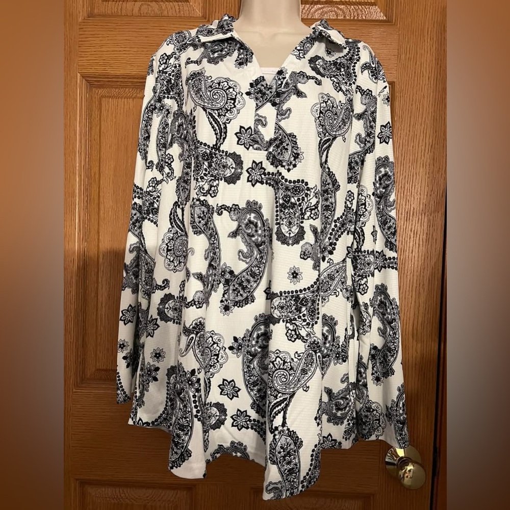 Chic Black and White Paisley Long Sleeve Top